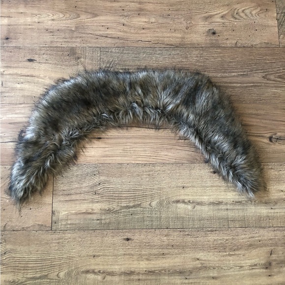 🎃3/$12🎃 Helen Welsh Faux Fur Stole - Picture 5 of 6